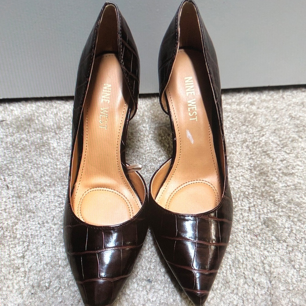 Nine West Dark Brown Croc-Embossed Pointed Pumps - Picture 1 of 4